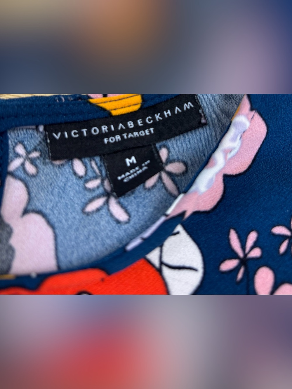 EUC Victoria Beckham Navy Floral Print Blouse w/Scalloped Sleeves and Hem - Picture 2 of 7